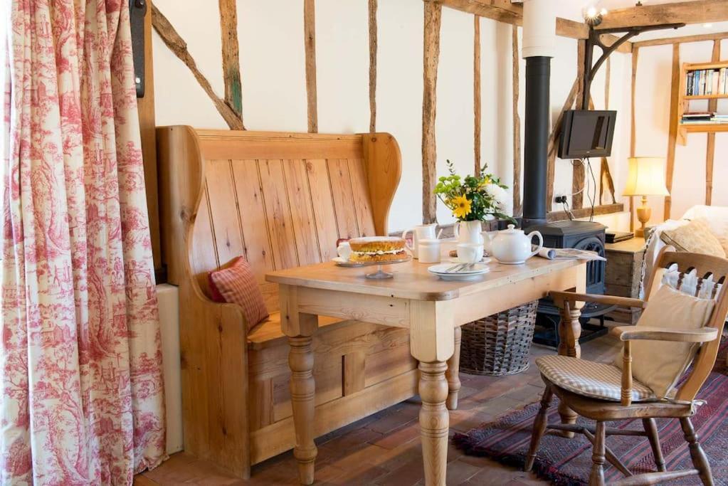 Bromans Barn A Beautiful Cottage By The Sea And Cudmore Nature Reserve West Mersea Exterior photo