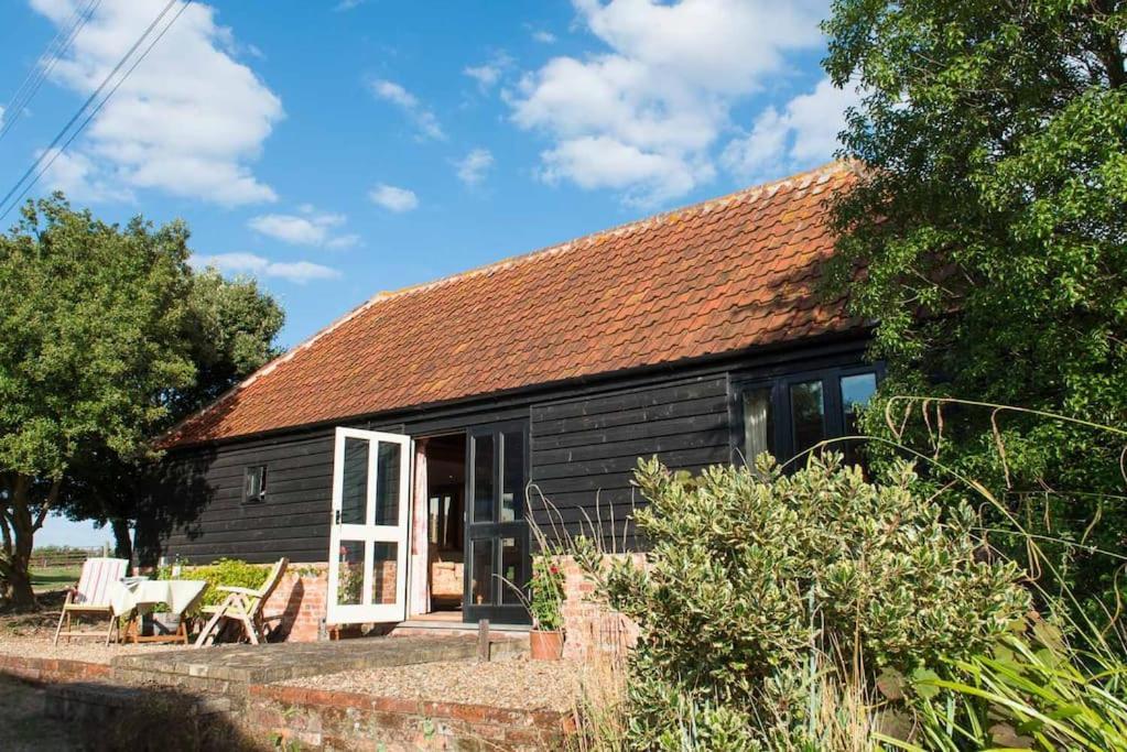 Bromans Barn A Beautiful Cottage By The Sea And Cudmore Nature Reserve West Mersea Exterior photo